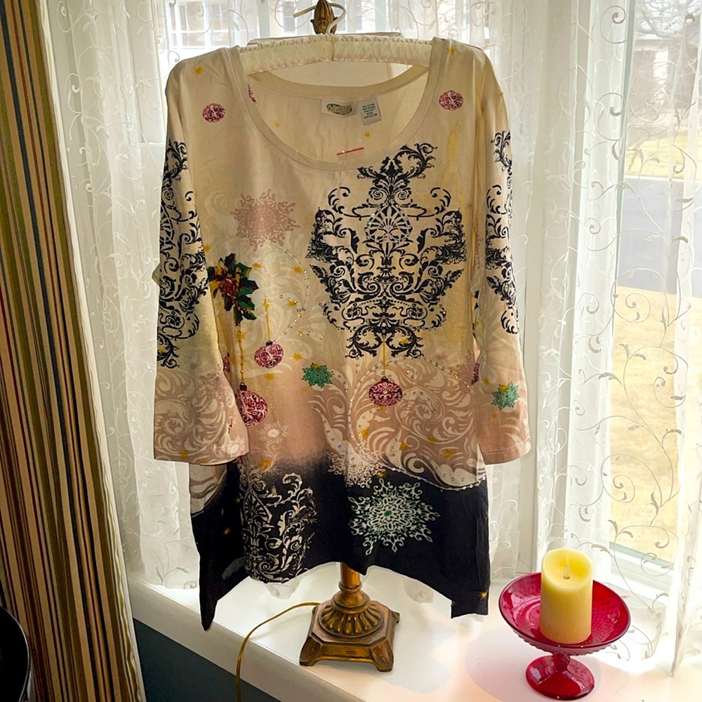 Embellished holiday tunic, Sz XXL, 100% cotton Comes w/ 2 pair of earrings